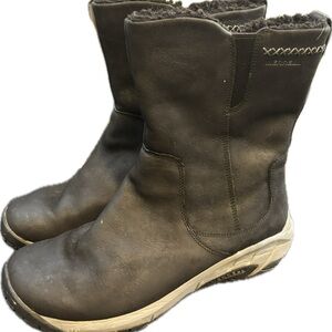 Merrell Black Winter Boots with Cream Sole
